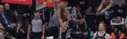 体育APP-摧枯拉朽！米诺特中路突击 飞身拉杆力压斯图尔特双手暴力隔扣